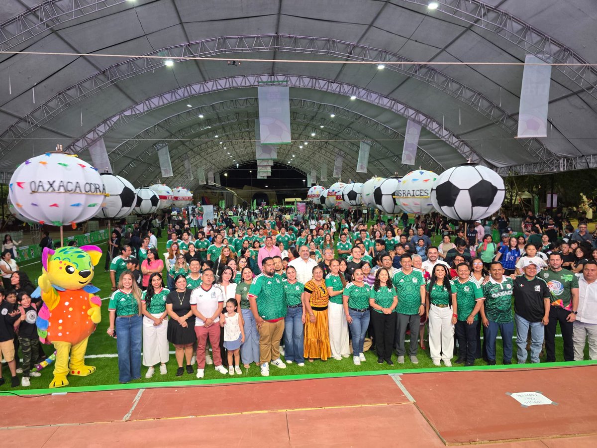 tejada_m01's tweet photo. Asistí a la inauguración del "Mundial Social" una iniciativa impulsada por el Gdor. @salomonj y la Presidenta Honoraria del @DIF_Oaxaca, @Irma_BolanosOax, que refleja el compromiso de seguir construyendo espacios de convivencia, inclusión y participación para todas y todos. ⚽️ https://t.co/CEYOg3FrsK