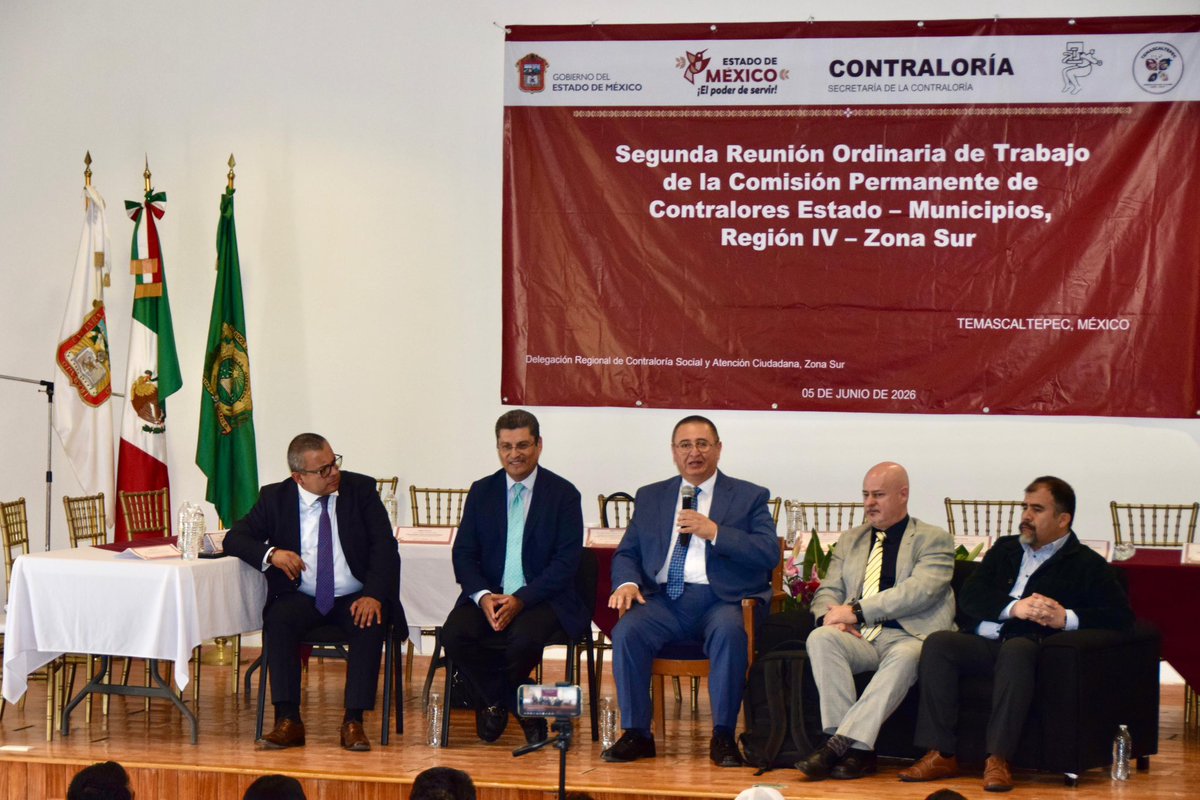 ContraloriaGEM's tweet photo. 🔎 En la #CPCEM Región IV Sur fortalecemos la coordinación Estado-Municipios mediante el análisis de temas estratégicos para una gestión pública más transparente e íntegra.
Agradecemos la participación de las y los ponentes, así como el acompañamiento de la Presidenta Municipal. https://t.co/633DRzmNiZ