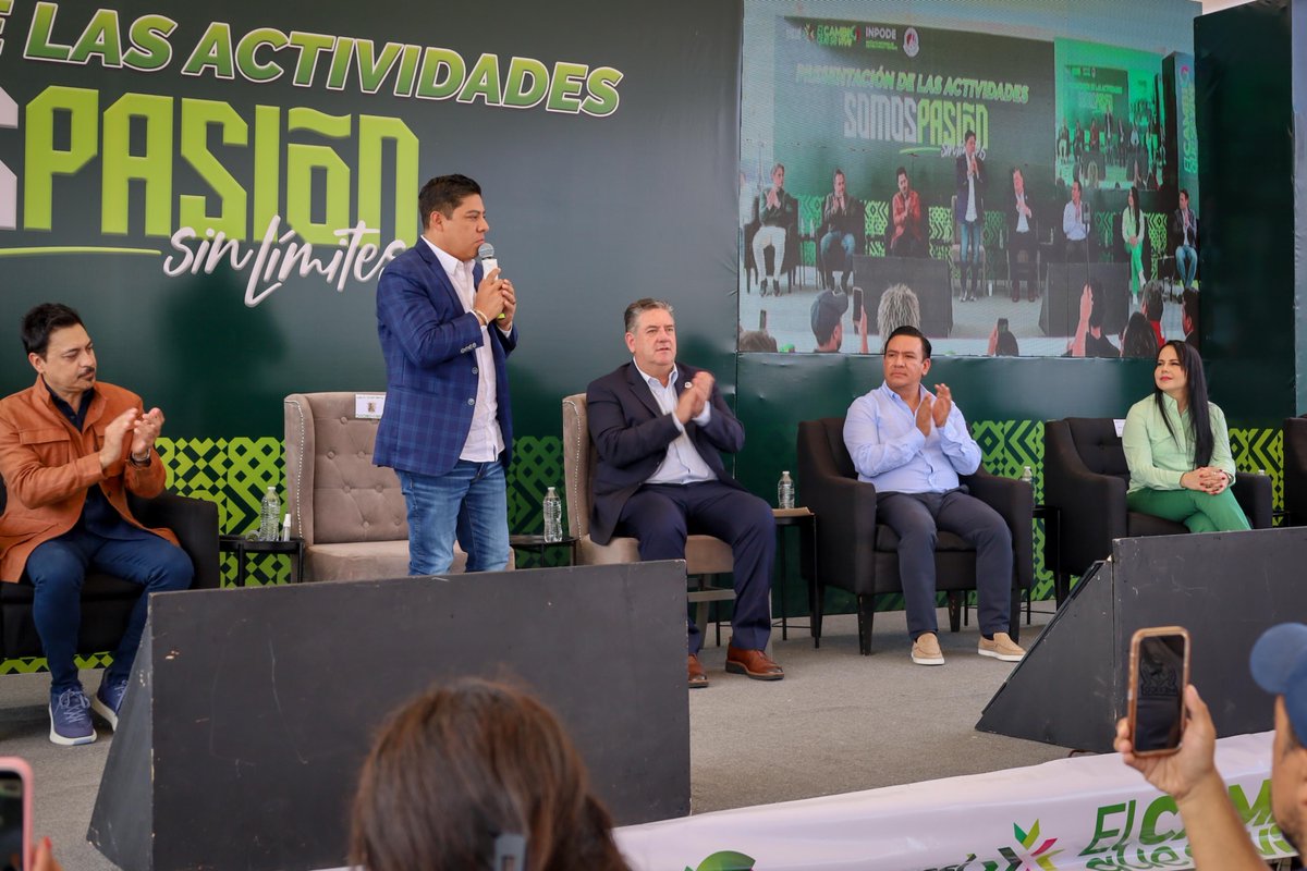 SLPFinanzas's tweet photo. 🏆 ¡La fiesta del Mundial se vive en San Luis Potosí!

La emoción del fútbol llega a nuestro estado para las y los potosinos. Se parte de esta gran celebración y vive la pasión sin límites.⚽️

#PotosíSinLímites #ElCambioQueSeVive #RGC #RicardoGallardo #RicardoGallardoCardona https://t.co/CSJHLfiMMX