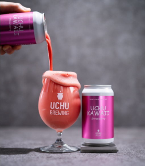 sakaya_shizuoka's tweet photo. 【新入荷商品のご案内】
宇宙ビール　UCHU KAWAII Strawberry　￥1,400（税込）
店内冷蔵庫で販売中です！

@UchuBrewing 

【商品詳細】
UCHU KAWAII Strawberry
バッチNo.1325
スタイル：NOMU YOGURT SOUR ALE
アルコール：4%
品目：発泡酒 麦芽使用率25%未満
原材料：いちご果汁（チリ製造）、糖類、ヨーグルト、麦芽／香料

【コンセプト】
7次元から届いたKAWAII波動と銀河が共鳴しリアリティは消滅し、KAWAIIエネルギーだけが宇宙を包み込む。
思考を捨ててKAWAIIに身を任せるんだ。
君が宇宙だ！
絶対冷蔵！！！

【ブルワーズノート】
KAWAIIを宇宙に向けて発信するために、いちごとヨーグルトを大量に使用して仕上げました。
これであなたも共鳴できる！
KAWAII! 君が宇宙だ！