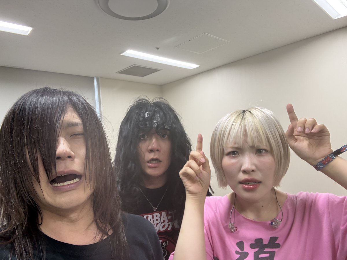 yabaT_official's tweet photo. 26.6.6 #サタニック
1.ヤバみ
2.Universal Serial Bus
3.Blooming the Tank-top
4.？？？？？？？？（新曲）
5.ハッピーウェディング前ソング
6.すこ。
7.Tank-top Festival 2019
8. NO MONEY DANCE
9.無線LANばり便利
10.かわE
11.Universal Serial Bus https://t.co/7PICiSAzw9