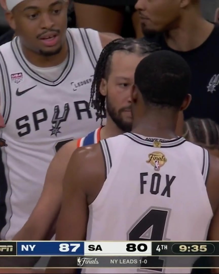 FanDuel's tweet photo. JALEN BRUNSON IS UNFAZED 😤 https://t.co/XvhvBEZYdw