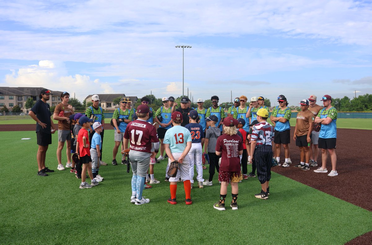 cobblersCCBL's tweet photo. What a great three days at Mini Cobblers Camp! 🍐⚾️

Thank you to all of our Mini Cobblers for bringing great energy, effort, and excitement to the field each day! We can't wait to see everyone back at the ballpark!

#PearlandCobblers #GoCobblers #BuiltInPearland https://t.co/cP70uSuMTl