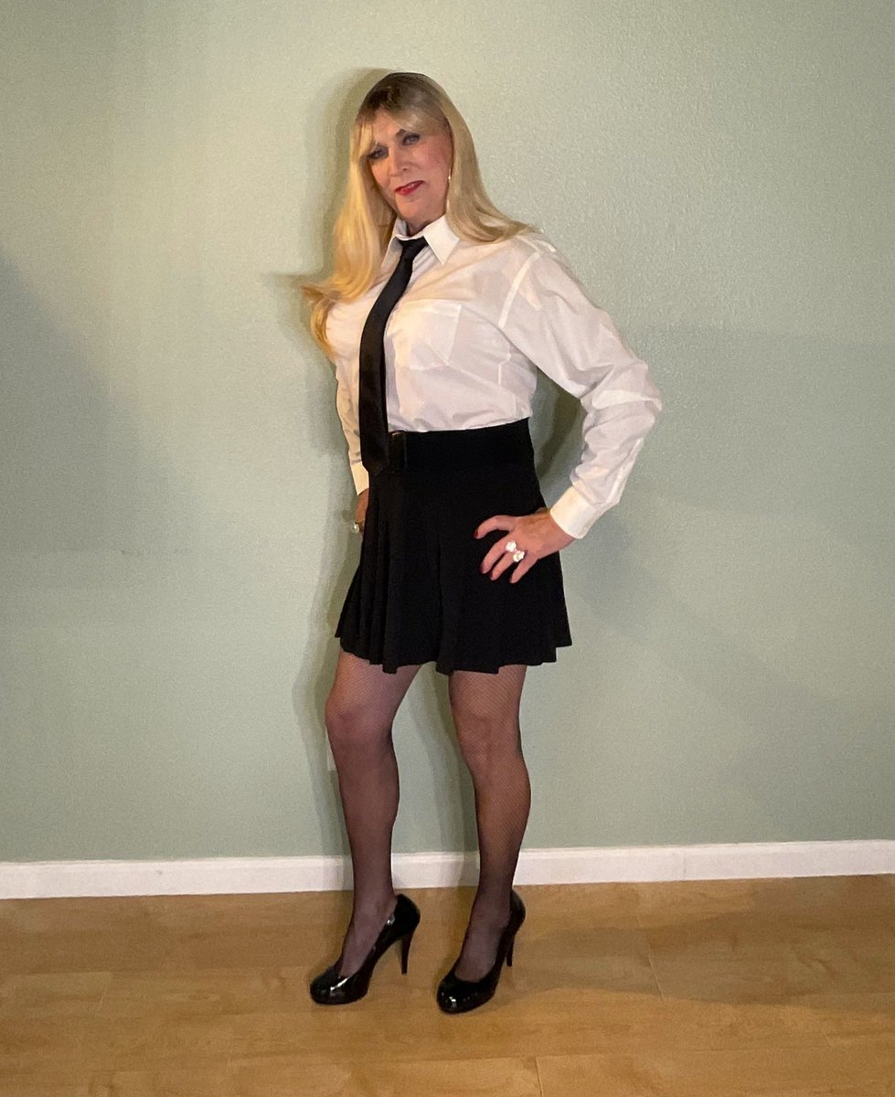 Phyllis_Sissy's tweet photo. Check out this post on ExposedPassion: https://t.co/YcK8NKnMXj Ready to take Dictation. #Sissy #Sissysecretary #crossdresser https://t.co/tggdZsCE0A