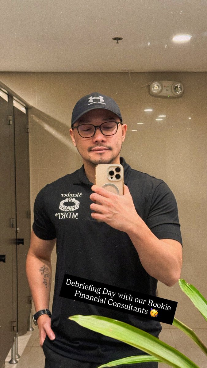 imyouradvisor01's tweet photo. Office Day https://t.co/kjn0qdJorc
