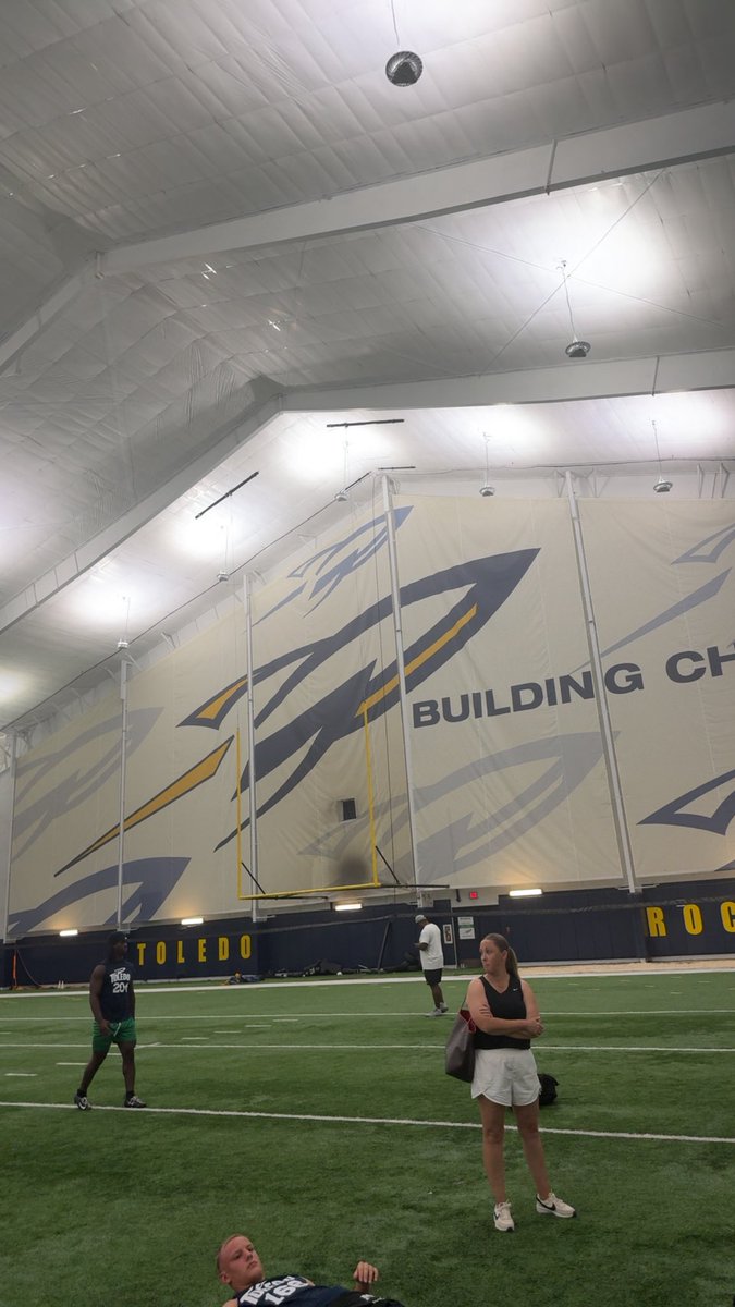 d_coo0's tweet photo. had a great camp of university of toledo
here are my testing results from camp

40-4.68
pro shuttle drill- 4.7(pb-4.40)
class of 2029/port clinton hs
great opportunity’s today at camp many more camps to go! @CoachSSage @OhiosElite1 https://t.co/pM7i7Pc2oO