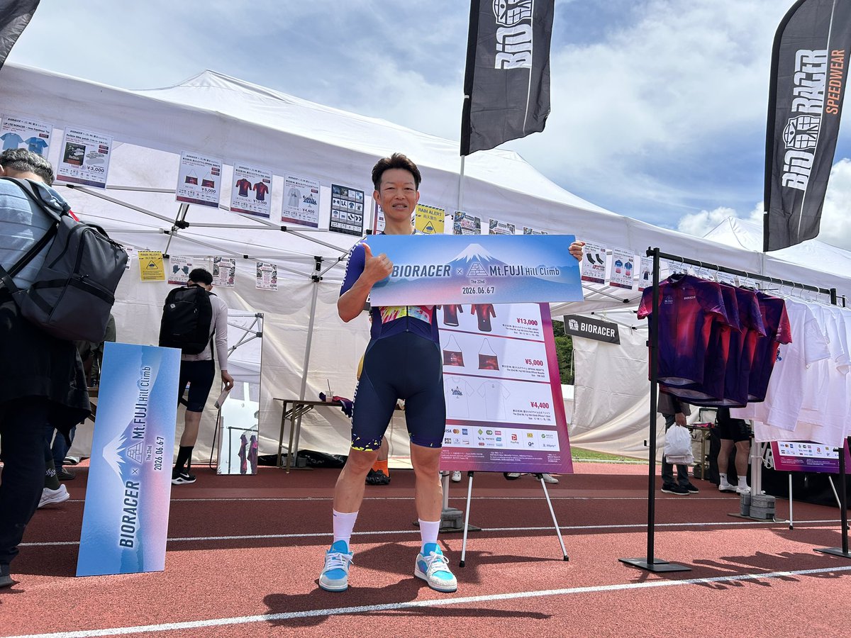 115macha's tweet photo. 第22回富士ヒルクライム
EXPO会場にて

会場で声をかけていただきありがとうございます
こんな中年ですが、よろしくお願いします

目指せ、富士ヒルシルバー！！

#ビオレーサードリームチーム
#富士ヒル https://t.co/qBZL4Djmu1
