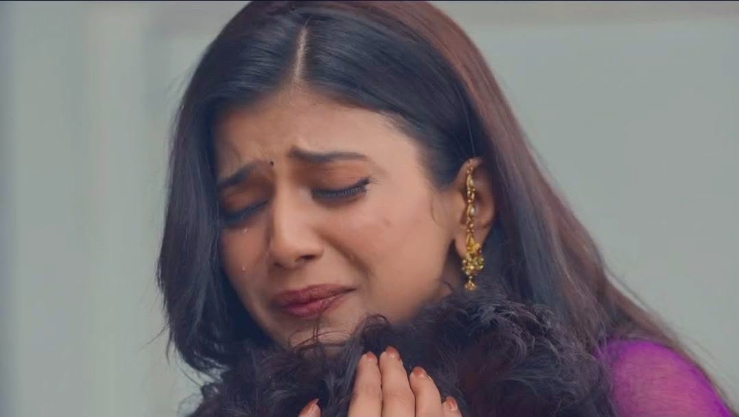 Teji_Kumari's tweet photo. Just rip my heart out already 😭😭💔 But loving every second—RoSam are fricking nailing it 🙌🏽 The pure showcase of their talent in emotional scenes is something else 🙌🏽🔥🧿❤️

#Abhimaan #YRKKH #RohitPurohit #SamridhiiShukla https://t.co/UUGnGdflym