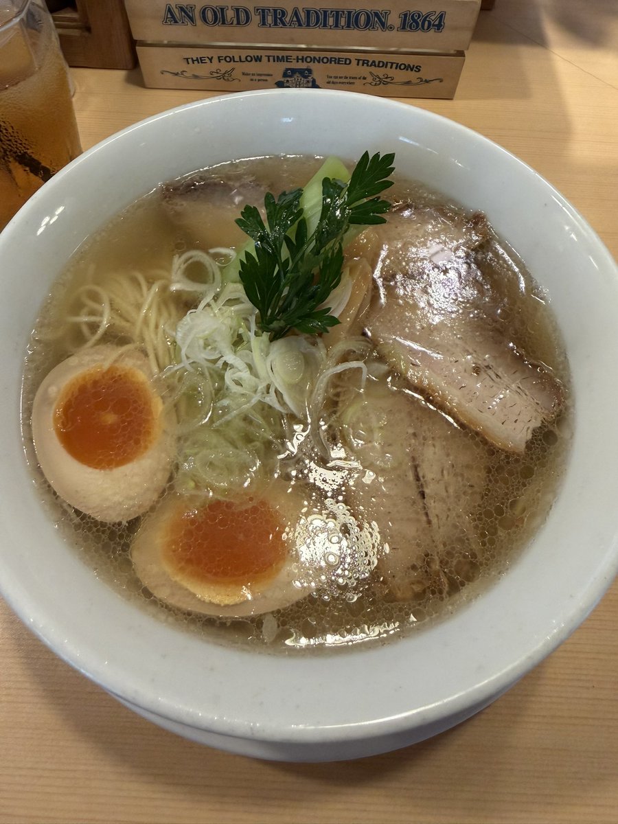 OfSiriki's tweet photo. 今日は久々に太田市の大好きなお店
らーめんDININGれんげ

●鯛だし塩そば
●ごはん玉子とじ
●濃厚クレームブリュレ(コーヒー付)

落ち着く店内で無化調・無添加の
絶品らーめんを😍
〆の玉子とじは欠かせません❣️

食後のブリュレも至福の逸品✨
超美味しかったです🤤
本日もご馳走様でした🙏 https://t.co/c7iyIsFhZw
