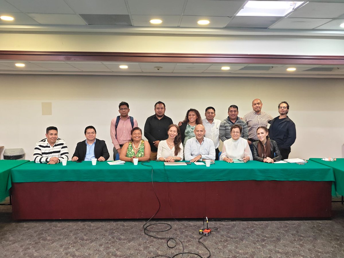 SEMSySGro's tweet photo. Avanzan acciones interinstitucionales para consolidar las Preparatorias Populares en Guerrero

Leer nota: https://t.co/fy8bw5QQWQ https://t.co/Mvdcdaz7rF
