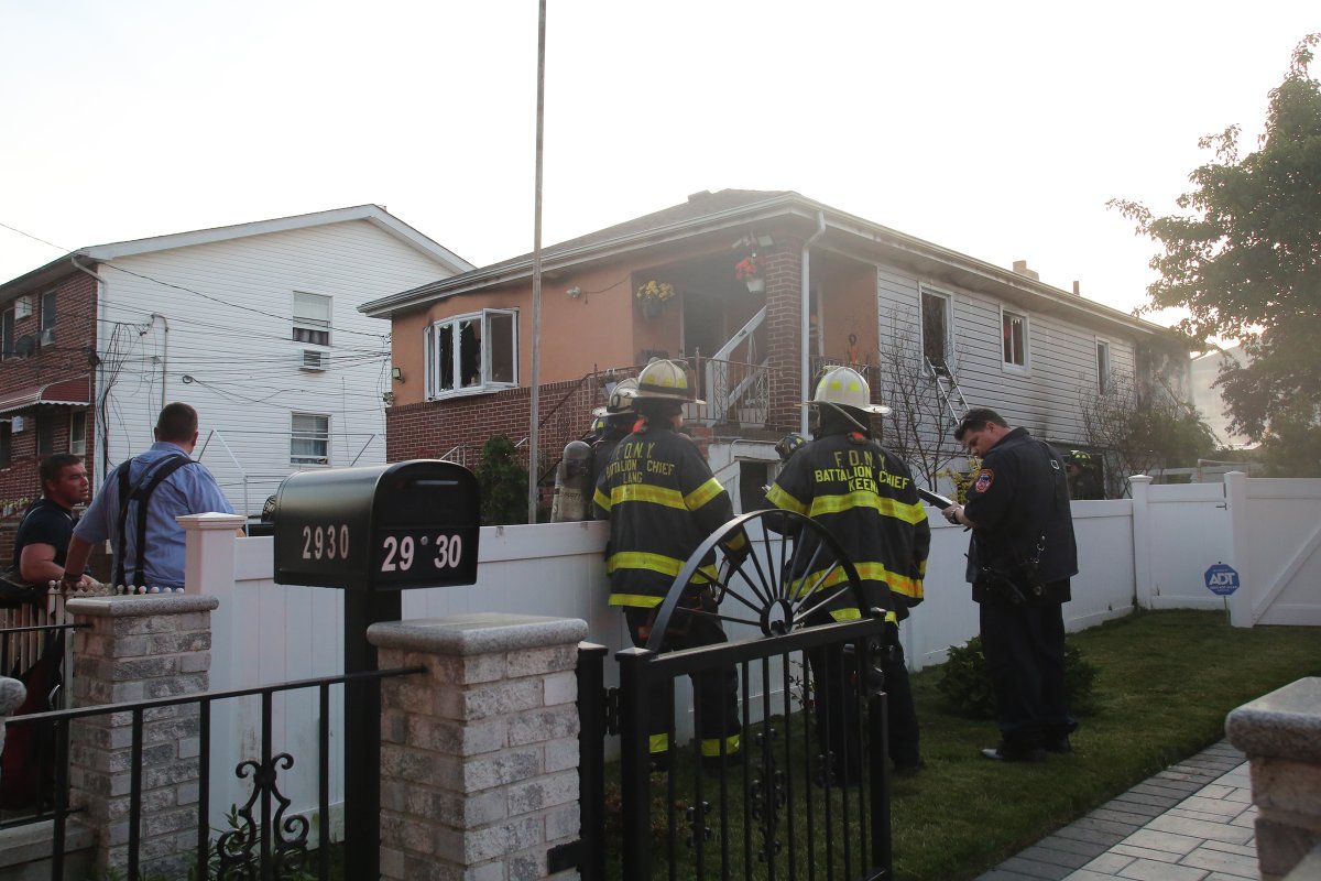 FD4D's tweet photo. Queens 2nd Alarm Box 1171 – Queens fire companies were busy Friday night with a 2nd alarm at 29036 Ocean Crest Blvd in Far Rockaway. Shortly after 7 PM companies were dispatched for a fire in an occupied private dwelling. First due companies quickly transmitted the all-hands followed by a 2nd alarm. No injuries were reported and the cause of the fire is under investigation. @FDNY @NYCFireWire @UFANYC @UFOA854