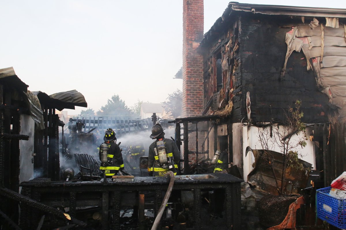 FD4D's tweet photo. Queens 2nd Alarm Box 1171 – Queens fire companies were busy Friday night with a 2nd alarm at 29036 Ocean Crest Blvd in Far Rockaway. Shortly after 7 PM companies were dispatched for a fire in an occupied private dwelling. First due companies quickly transmitted the all-hands followed by a 2nd alarm. No injuries were reported and the cause of the fire is under investigation. @FDNY @NYCFireWire @UFANYC @UFOA854