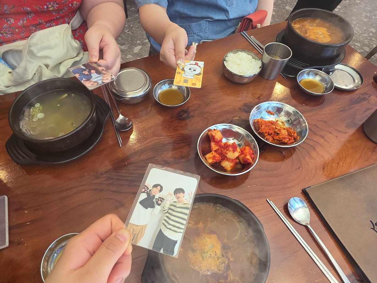 chyulullu's tweet photo. 국밥 먹고 헤어지자 https://t.co/Bz23i402sB