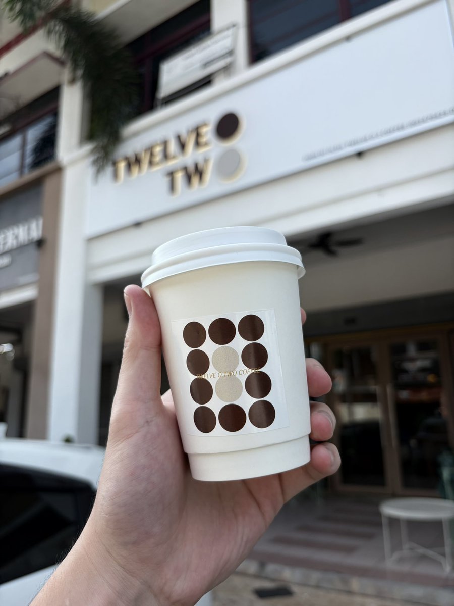 masterofnone's tweet photo. Todays Coffee Fix ￼

📍Twelveotwo coffee ~ Wangsa Maju

My order : Flat White 
Taste: 10/10 
Service: Mantap https://t.co/SBaBn6Fi5O