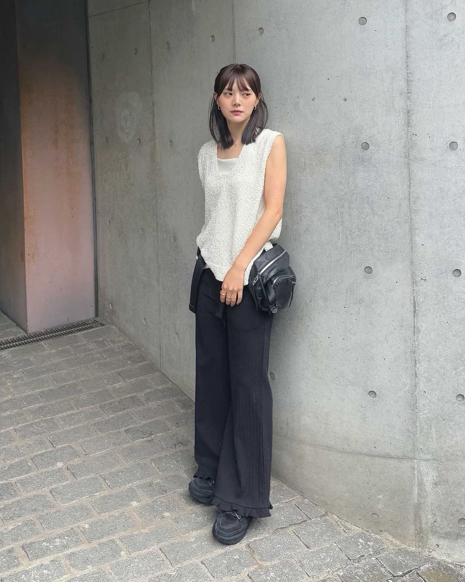 CITEN_OFFICIAL's tweet photo. 裾にフリルを施したカットパンツ🖤
#CITEN https://t.co/Hq0uBVWP7I