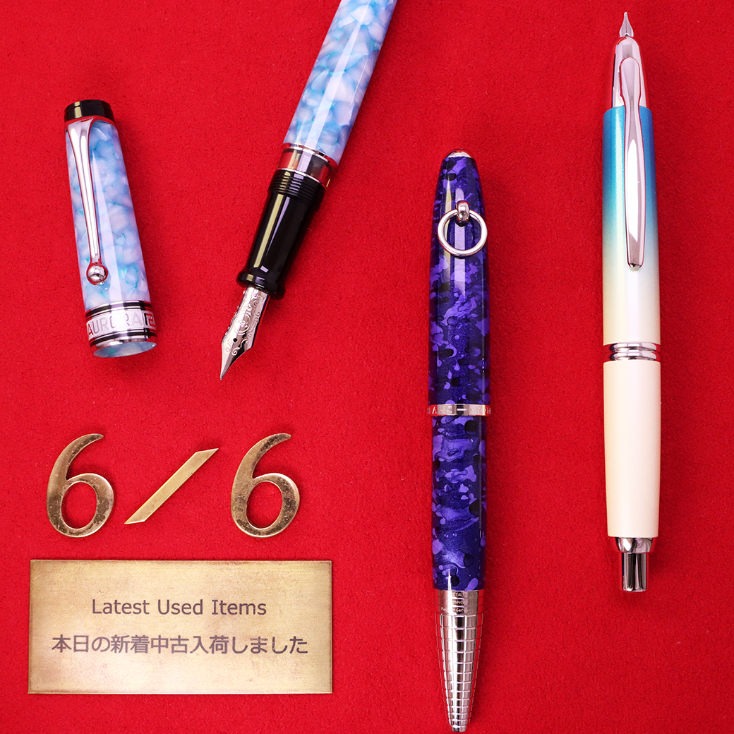 kingdomnote_pen's tweet photo. 【新着中古】

｢モンブラン S.E. ミューズ エリザベス･テイラー」
「パイロット キャップレス 2024年限定 シーショア｣

など、入荷しました！

<お買い物はこちら>
https://t.co/vDKBSVqXWi

#万年筆 #ボールペン #キングダムノート #筆記具買取 https://t.co/4QUqQ2NNGk