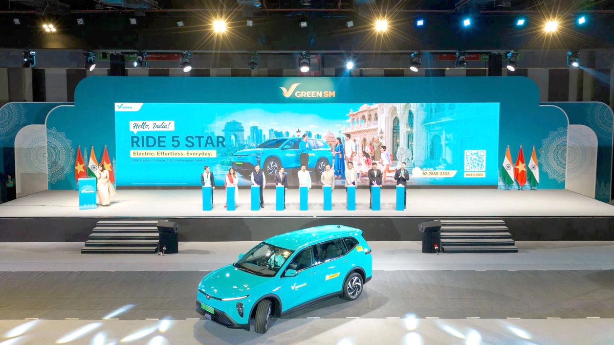 avnespanol's tweet photo. Green SM, del VinGroup, lanzó su servicio Green SM Limo en Nueva Delhi, marcando su entrada en India 🚗🇮🇳, uno de los mercados de transporte más grandes del mundo. #GreenSM #India #NewDelhi #Limo #Transport #Mobility 
🔗 https://t.co/rofwKC8dx9 https://t.co/3loApqfX33