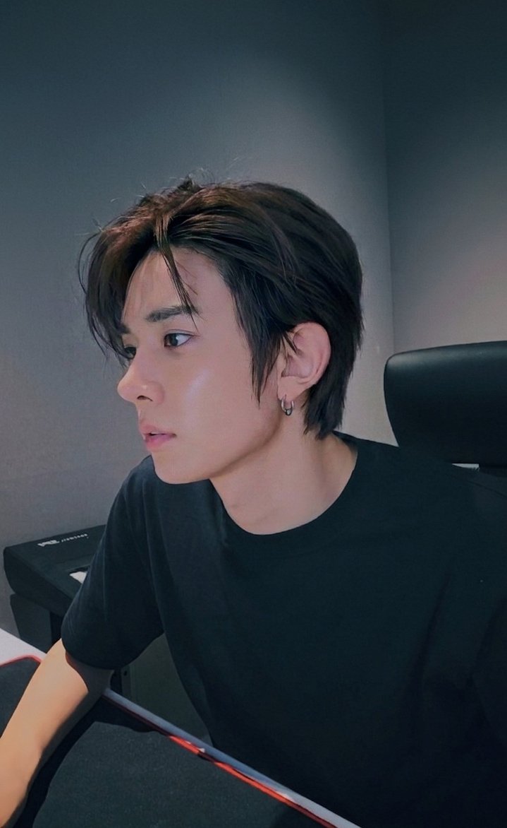 heesxo1's tweet photo. singkat aja, ini ethan apa evan?? https://t.co/kAept9lCqe