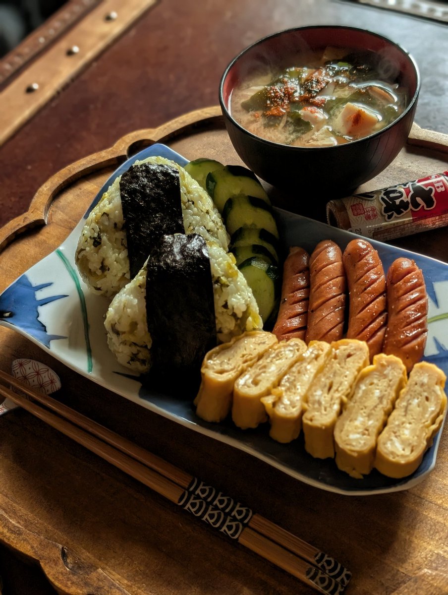 Tiger_McRover's tweet photo. これが45才独身彼女無しバンドマンのおっさんが作る今日の昼メシだ！ https://t.co/yGZfM1KgIE