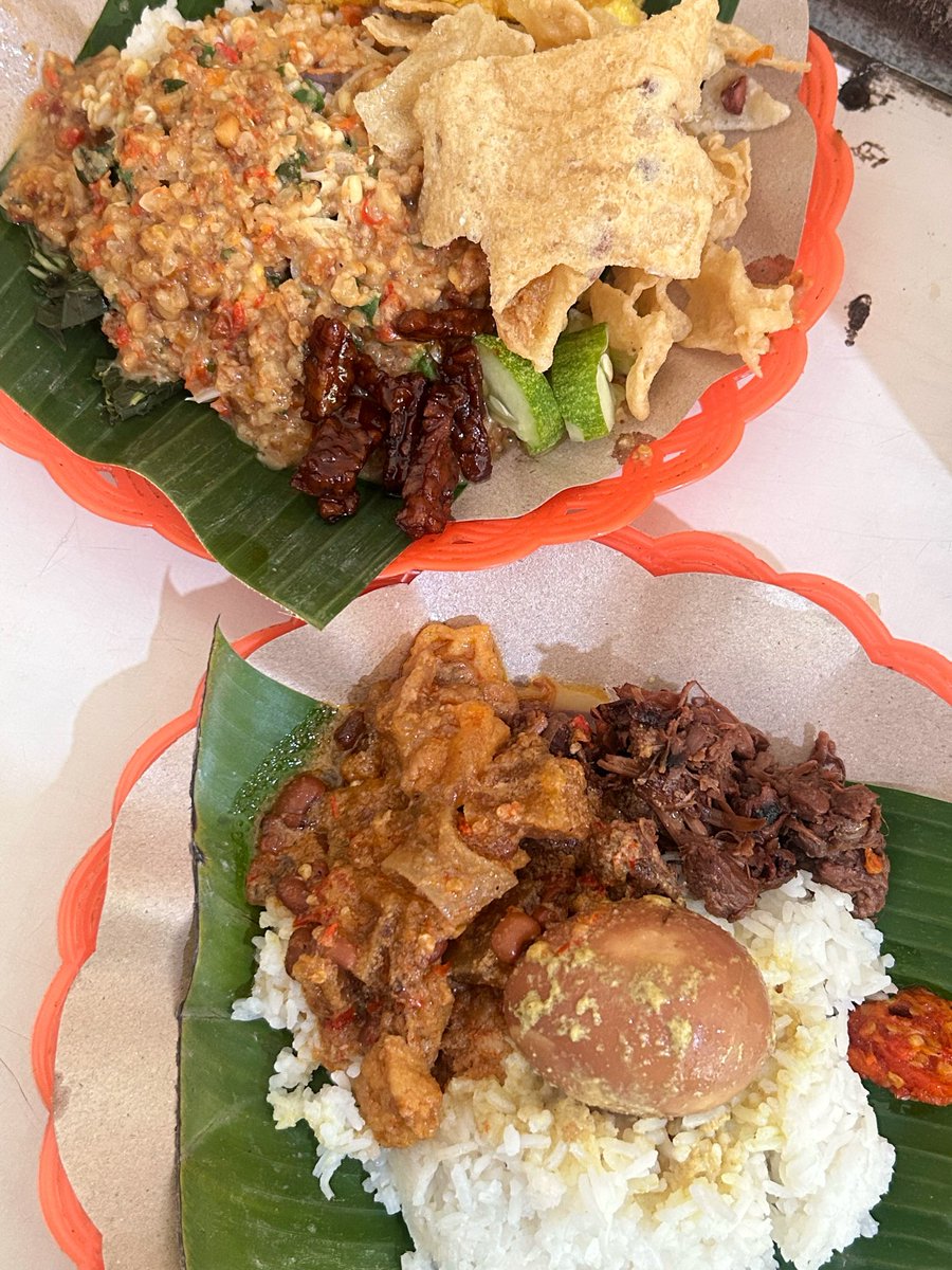 soursallyye's tweet photo. Pagi gess. 
Aku habis sarapan gudeg dan pecel langganan aku di cawang. Enakk bgtt dan muraaah. 

Kalian sarapan blm?? Pake apaa https://t.co/DqqGon6qIQ