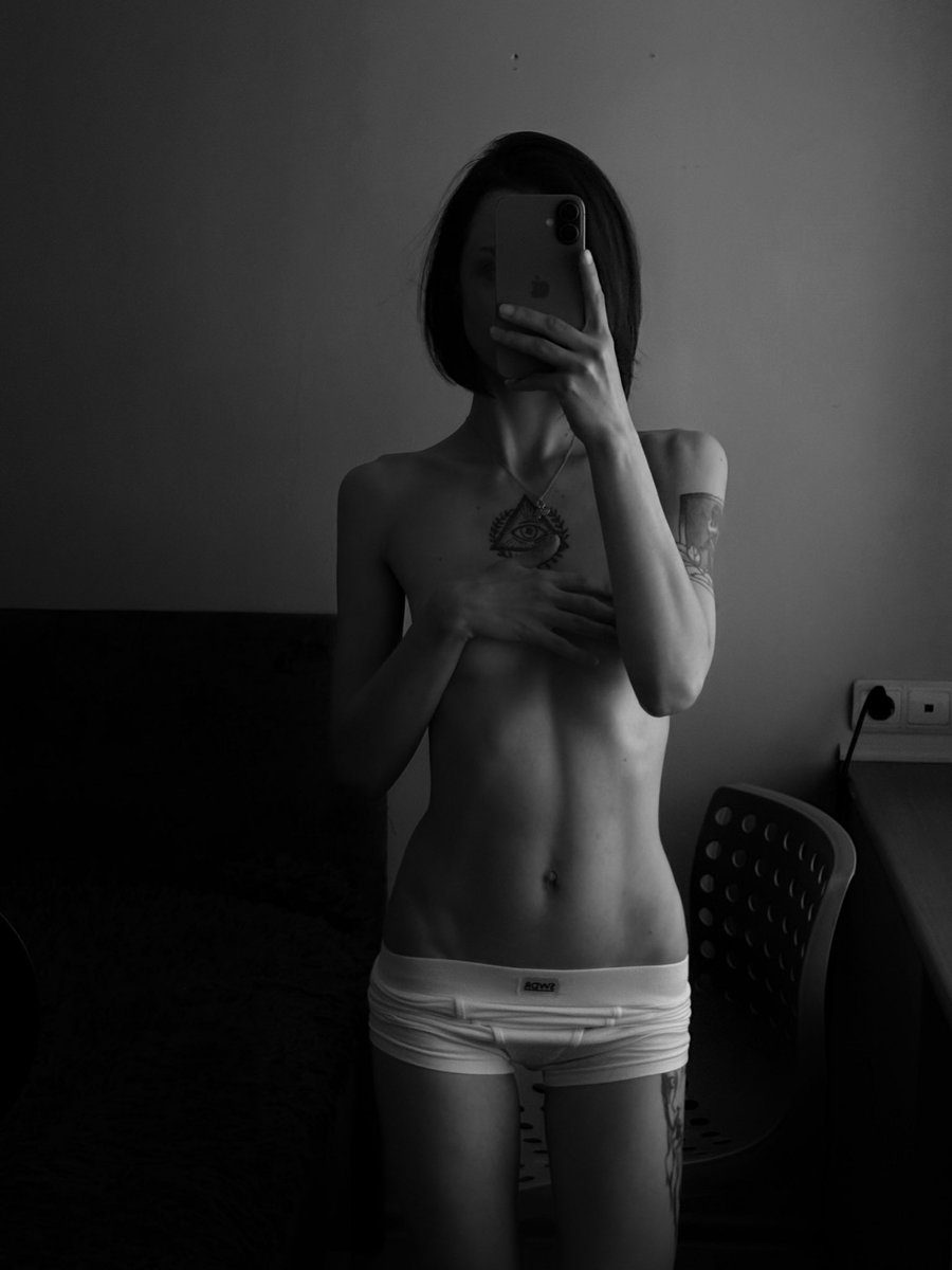Stasynlx's tweet photo. Что у вас тут по  #nudes ? https://t.co/3AucRL7sGd