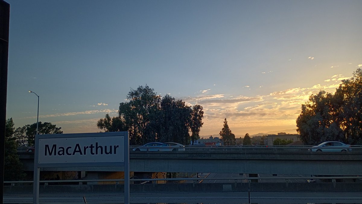 ioiflower's tweet photo. Beautiful Oakland California on a lovely June evening. https://t.co/fuMEuZsn7c
