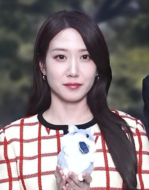ebbbbbbbbbb94's tweet photo. 표정연기미쳤고햄스터나은빈이나둘다커엽고 https://t.co/Hj28g8sGer