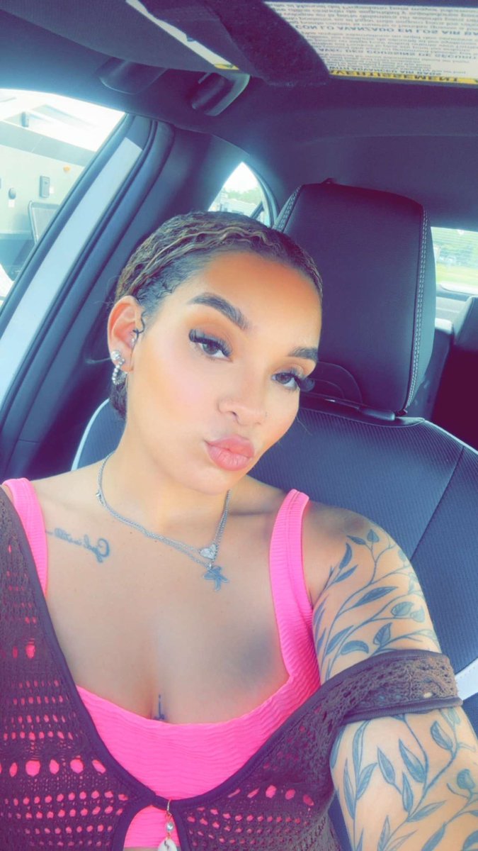 Kayy_clayy's tweet photo. “What are you willing to do ?” 😘😘 https://t.co/mdLqiZy3EV