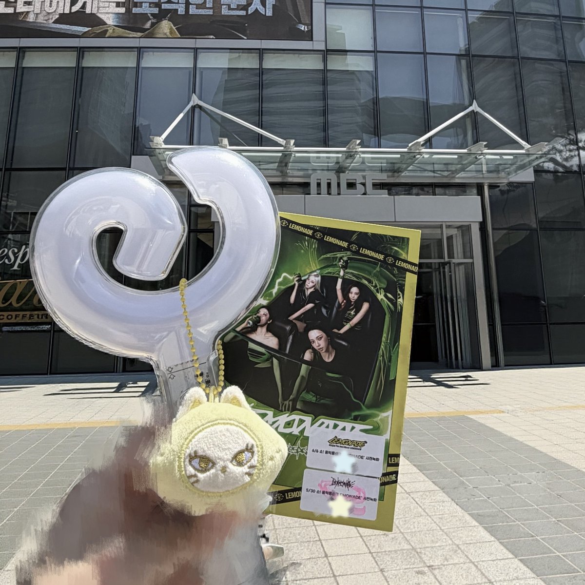 2ntmilk_'s tweet photo. 260606 음악중심 #lemonade 🍋💛

今回座席前列だったからやっとしっかり全体見れて幸せだった💕 今日の衣装はそれぞれ雰囲気違ったけどえりさん앞없반묶머かわいすぎた〜（＾＿＾）☆ https://t.co/X8S6mV2TAM