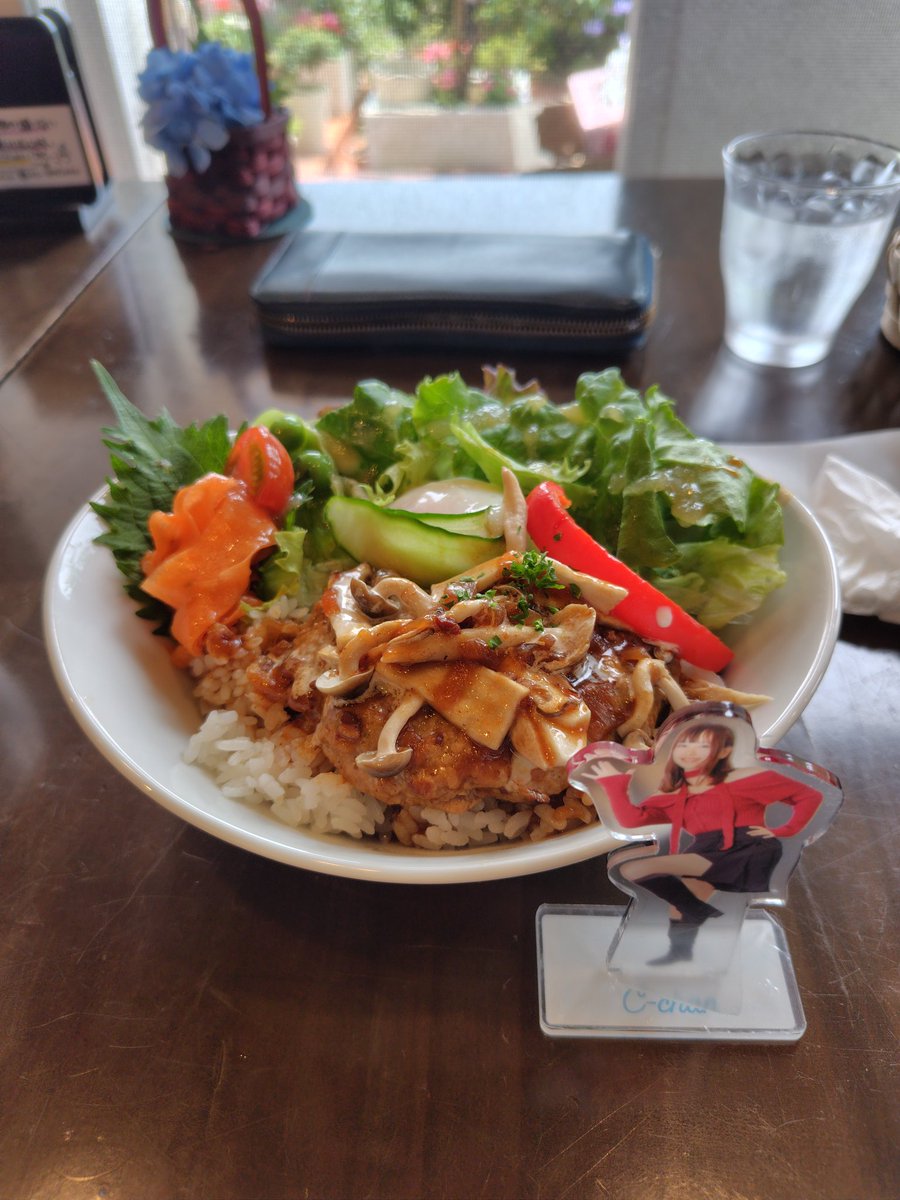 gatagatatori's tweet photo. ロコモコ丼
肉食べたかったな〜(笑)
ミニサラダ以外は全部セット！ https://t.co/nLJtIgqazQ