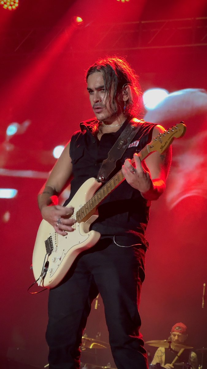 pradanegra's tweet photo. buenas noches @AIRBAGoficial https://t.co/qIKf3oL9IT