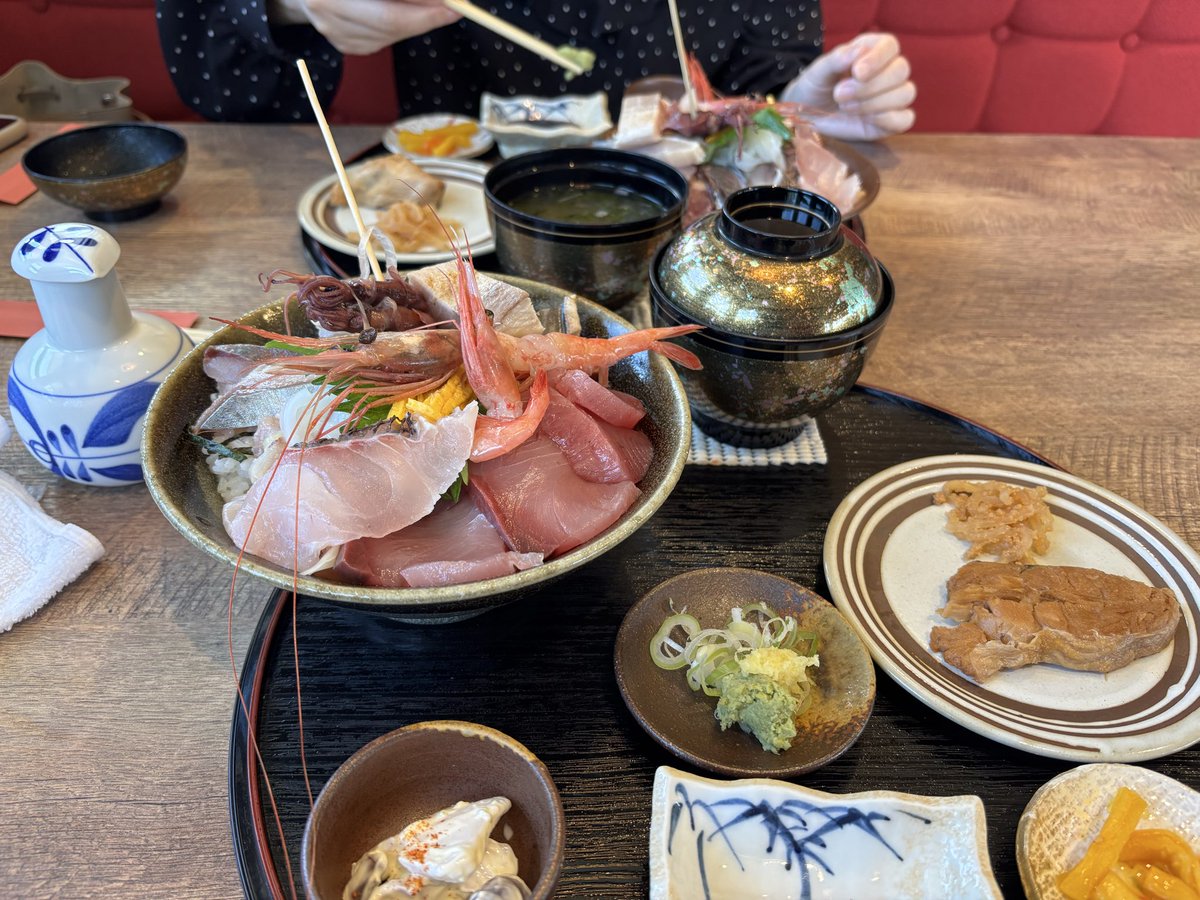 ponsuke1469's tweet photo. これで2000円ってかなりお得。
お腹はち切れそうだよ… https://t.co/hS6Yjp7sQD