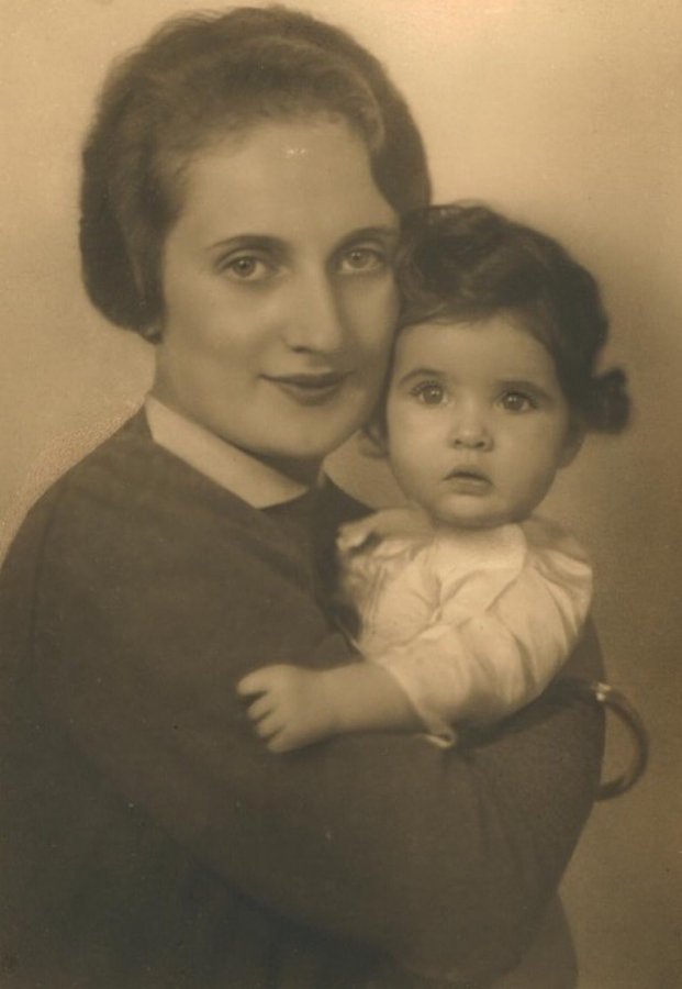 AuschwitzMuseum's tweet photo. 6 June 1936 | A Czech Jewish girl, Eva Steindlerová, was born.

She was deported to #Auschwitz from #Theresienstadt Ghetto on 16 October 1944 with her mother Gertruda. They were both most probably murdered in a gas chamber after the selection. https://t.co/GKKadEljWj