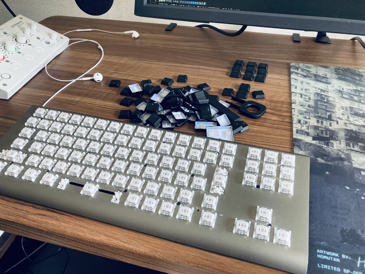 narupudding's tweet photo. 清掃か、破壊か。
電気製品クラッシャー vs ZENAIM https://t.co/tlBXp5voe3