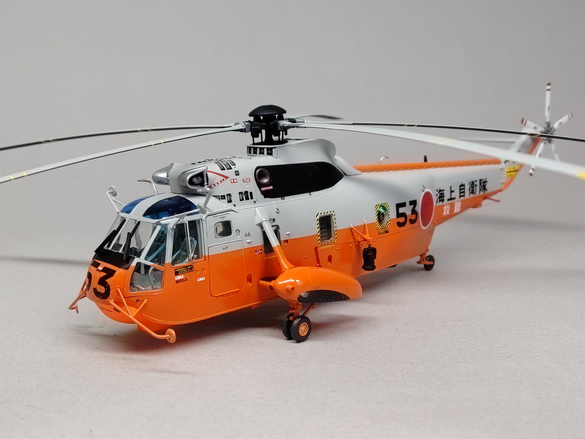 sansaiyaro1923's tweet photo. cyber-hobby/Dragon(改) 1/72 S-61AH "ちどり" 完成しました！
対潜ヘリとして開発され、西側で広く使われた傑作機を大機内容量を活かして救難機とした機体です。
途中からHSS-2Bに準じた改良が施され、2001年まで各地の救難飛行隊で活躍しました
塗装は八戸救難飛行隊所属 8953(生産最終号機) です https://t.co/tdOdsbP8Bn