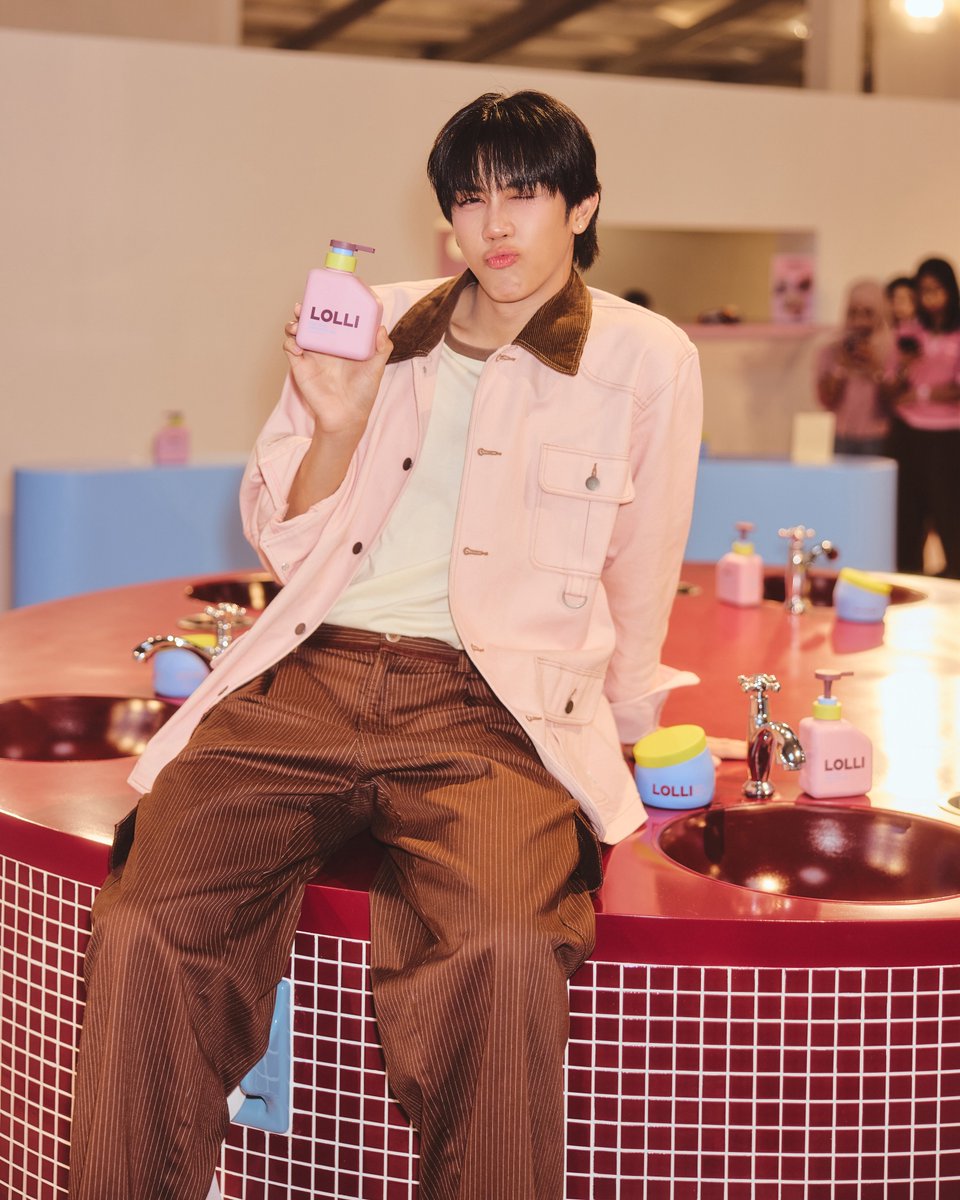 lolliofficialth's tweet photo. คนที่เปร่งประกายที่สุดในงาน LOLLI Exclusive Launch Party💚

#PROXIEChokun #PROXIEth 
#LOLLIxChokunPROXIE
#LOLLIownyourglow
#LOLLIOfficialth https://t.co/9QNDa4DOYR