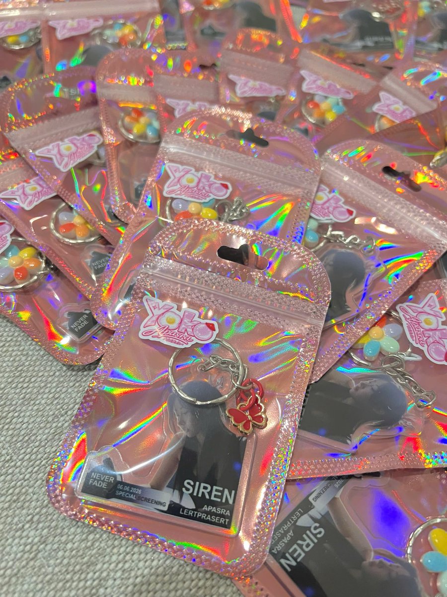YokoApasraVNHub's tweet photo. A tiny pile of freebies…
A giant pile of love 🤍

Hope everyone has lots of fun today!
See you later at Neverfade Special Screening 😊 

#NeverFadeProject
#NeverFadeSpecialScreening
#YokoApasra
#โยโกะอาภัสรา
#YokoApasraVNHub https://t.co/uC0Uwem4to
