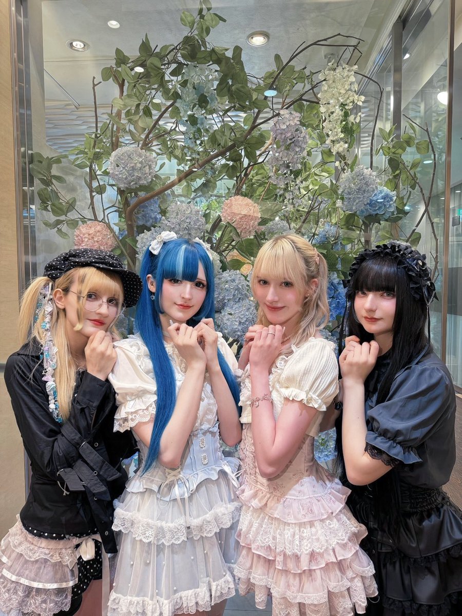 heidichandesu's tweet photo. ꒰ྀི১ お知らせ ♡ Big Announcement! ໒꒱ིྀ

①この度、なんと、7/26(日)に同じ7月生まれ、蟹座ベストフレンドのありすちゃんと合同で初めての対バン兼生誕祭を主催することになりました！
そのタイトルは…
『あいどる to the WORLD Vol.1 〜ハイディ＆ありすのbirthday special〜』
です！🎉✨
ハイディが7月に対バンを組んでみたいと呟いたところにありすちゃんが一緒にやらないかと声かけてくれて2人の力を合わせて形にできました！この日のためにたくさんプラニングしたりして楽しみがどんどん湧いてきてます🎶

②そして、こちらのライブを機にソロライブ活動を再開させていただきます(*´꒳`*)
やっぱりステージで歌ってることが生きがい、1番幸せだと思える瞬間なのでこれからまたたくさん歌わせていただきます！

③さらに〜！この日のために特別な1日限定のアイドルグループ「めろちっく♡ハッピー」も組ませていただきます！
メンバーはハイディ🩷と大親友３人のブランカちゃん🤍、はらちゃん🩵、ダニーちゃん💙です⸜(｡˃ ᵕ ˂ )⸝♡
一日だけでもいいから理想のかわいいアイドルとしてステージに立ちたい、そんなハイディの想いを受け止めて乗ってくれた最高の仲間です。４人であなたを最強にめろめろに、とびきり幸せ（ハッピー）にするのでぜひ一度きりのステージを見にきて欲しいです！

⋆ ˚｡⋆ライブ詳細⋆ ˚｡⋆

7/26(日)
あいどる to the WORLD Vol.1 〜ハイディ＆ありすのbirthday special〜

会場：秋葉原ZEST
開場：15:00
開演：15:30
※変更の可能性あり

チケット料金:
一般: 3000円　VIP: 5000円
※別途1ドリンク制
https://t.co/UYPw2wBCeG
🎀NOW ON SALE🎀

出演者:
・ハイディ featuring めろちっく♡ハッピー
・ありす featuring 黒船ﾁｬﾝ
・Dolly Kiss
・Kirakira Pulse
・Crazy Fantasy
・▶︎RebooooT
・Steffi
And More…! (出演グループ大募集中♡)

ハイディ featuring めろちっく♡ハッピーお目当て特典:
一般 ⇒ グループブロマイド
VIP ⇒ ハイディソロ+グループサイン入りブロマイド、特典会ファストパス（ご利用1回のみ）