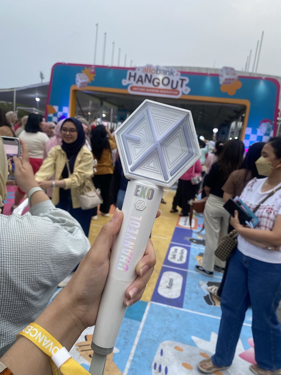 ersiyolanda's tweet photo. wtr want to rent open rent lightstick exo eribong exhorizon in Jakarta
200k inc baterai
bisa cod venue
yang minat boleh dm

exhorizoninjakarta exhorizon in jakarta https://t.co/hYVveKz2jG