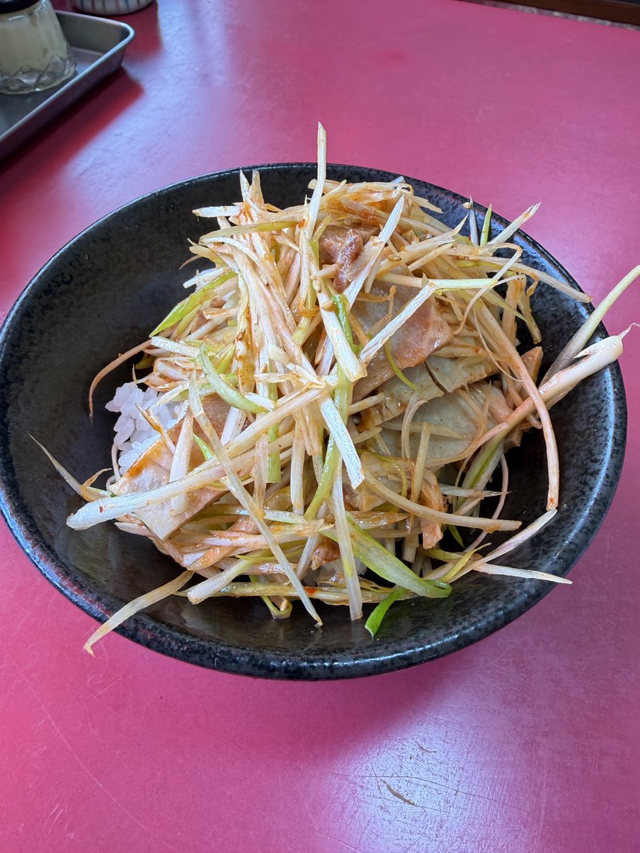 Sora_yama10's tweet photo. 手打らーめん珍来軒守谷店    守谷市

・みそらーめん
・辛ネギチャーシュー丼

美味しかった〜😋
ごちそうさまでした🙏

 #手打らーめん珍来軒守谷店 https://t.co/BKxsOjrIBo