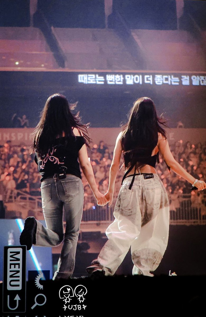 Tzuyu_TWICE_No1's tweet photo. ジヒョとジョンヨンの友情物語😭 https://t.co/sK9sjX4ida