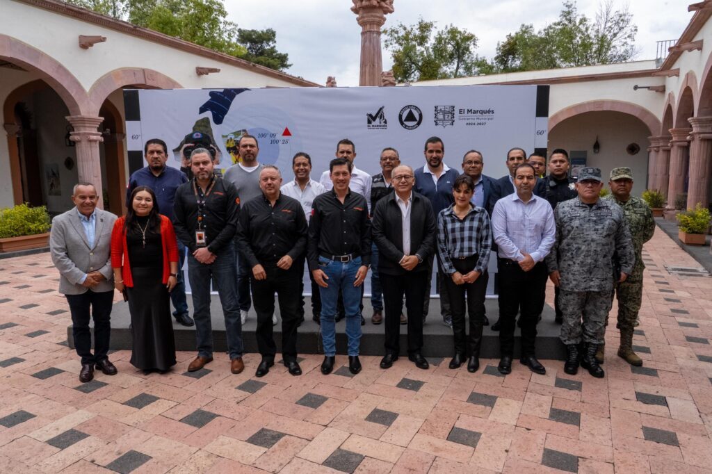 aiplaymx's tweet photo. El Marqués activa estrategia preventiva ante temporada de lluvias y ciclones tropicales 2026 

Se informó que la estrategia incluye inversiones superiores a 237 millones de pesos y la operación de refugios temporales para la población.

El presidente mun… https://t.co/WMjoIXWVGt https://t.co/gTWcK3bzBu