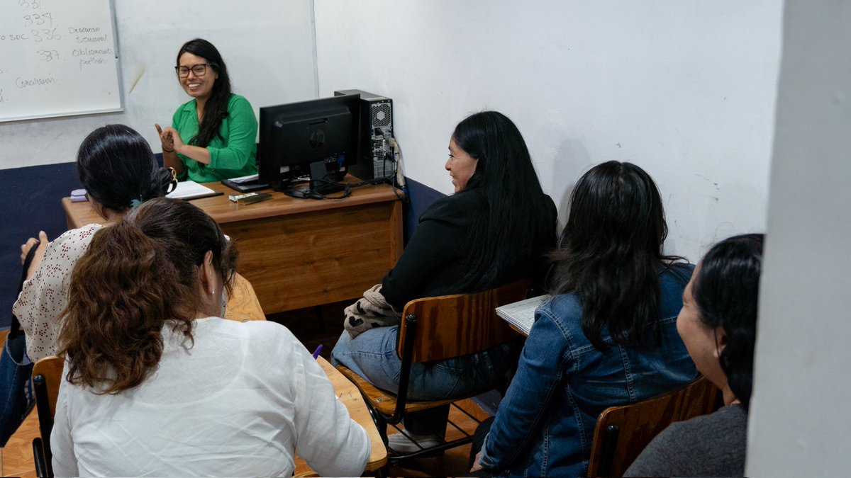 CACEHNACIONAL's tweet photo. 🟣4ta sesión del Curso d derechos humanos laborales dirigido a #PTH vimos:

Convenio 190 d la OIT
El proceso que sigue la OIT para la adopción d convenios internacionales
La importancia del #C190 para que las #PTH puedan laborar en ambientes libres d cualquier tipo d violencia https://t.co/soj3Ys4zRB