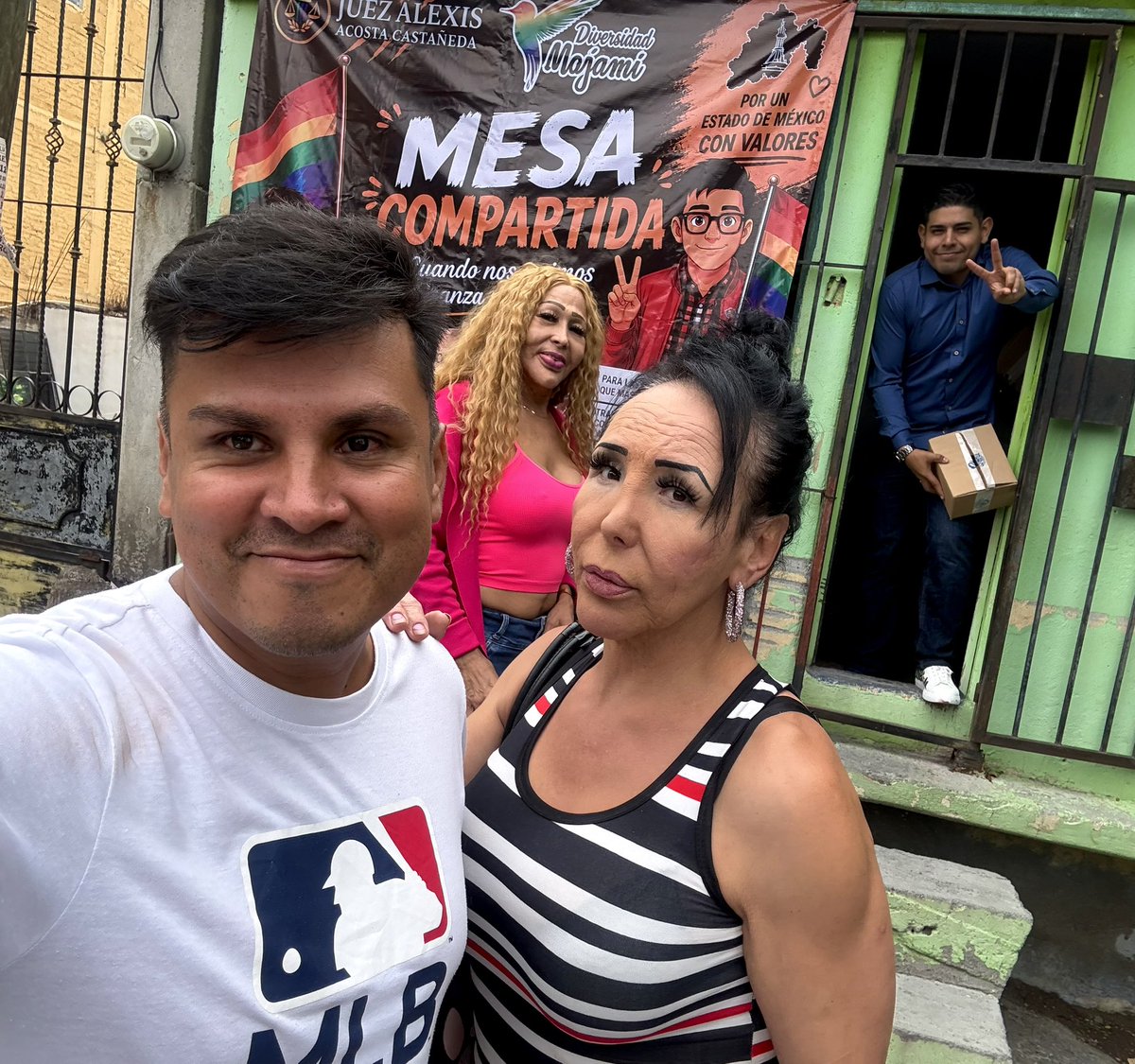 AngelMart1918's tweet photo. Hoy acompañé el arranque de #MesaCompartida en Ecatepec, una iniciativa de Diversidad majami que fortalece la comunidad a través del diálogo, la empatía y la solidaridad.

Gracias al juez Alexis Acosta Castañeda por su apoyo para hacer posible este espacio de encuentro.🏳️‍⚧️#lgbttt https://t.co/0URwUjv2H9