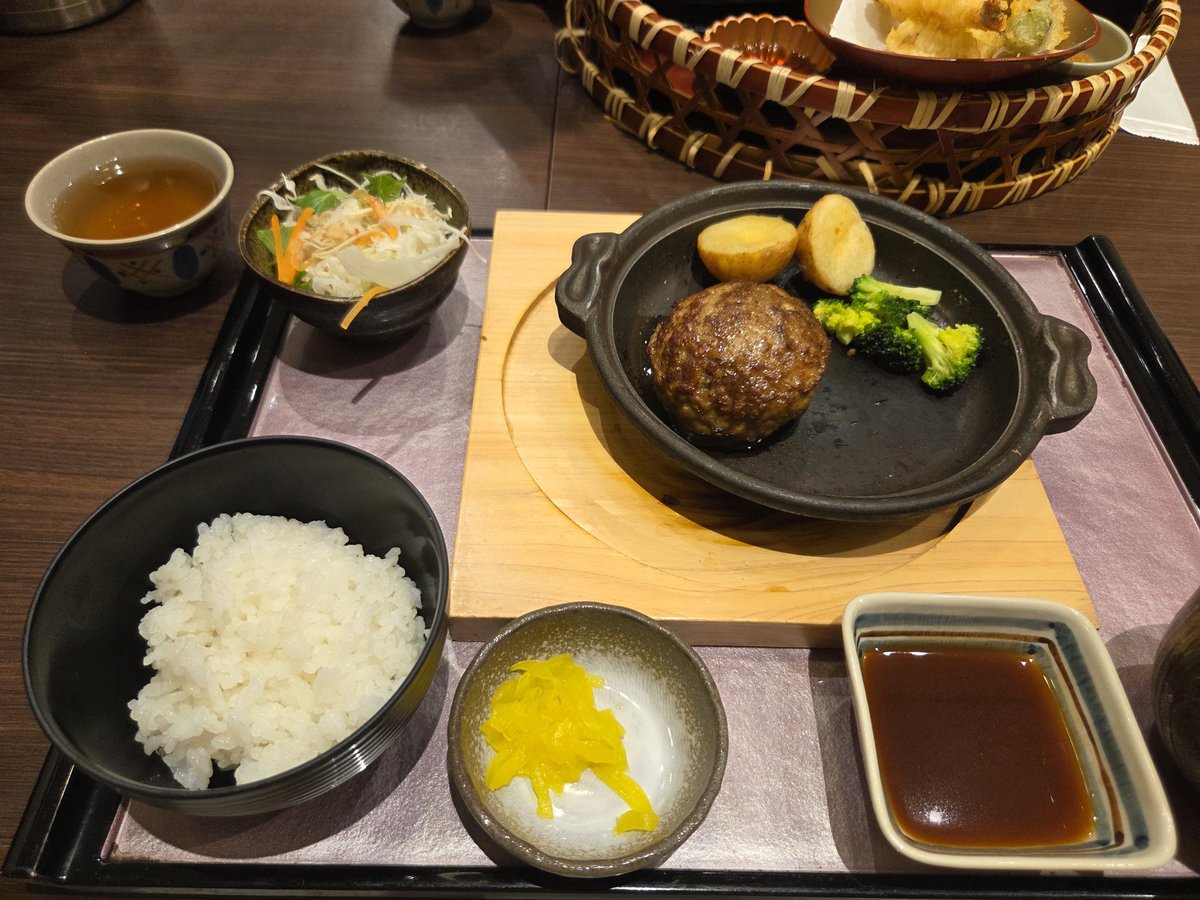 orange_lore's tweet photo. ハンバーグ！ https://t.co/fvSHYK8yr5