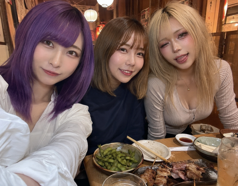 NikkiPrice31181's tweet photo. この3人のなかでワンナイトするなら？

①左(私)
②真ん中
③右 https://t.co/doVrASI01a