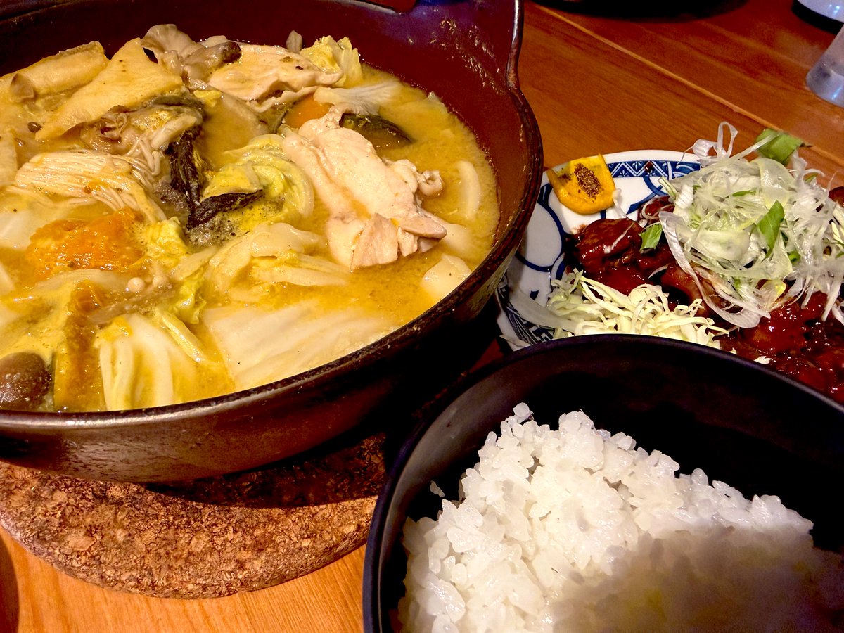 djibril36's tweet photo. 鶏肉と鮑煮貝入り黄金ほうとう&amp;鳥もつ煮！カーボローディングしていく〜！ https://t.co/QPzOjfVVqi