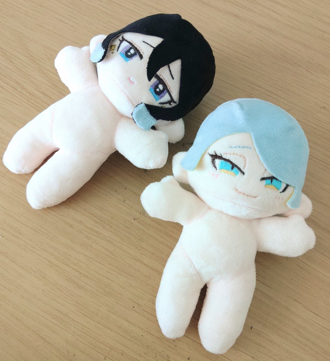IudZz's tweet photo. 【ぬい進捗】
二体のぬいが完成！
復刻のひとときさん(左)✨
初めましてのありすさん(右)💠
二人は順次、メルカリ&amp;minneにてお家探しの予定です。よろしくね👀 https://t.co/mz9MJEawNH
