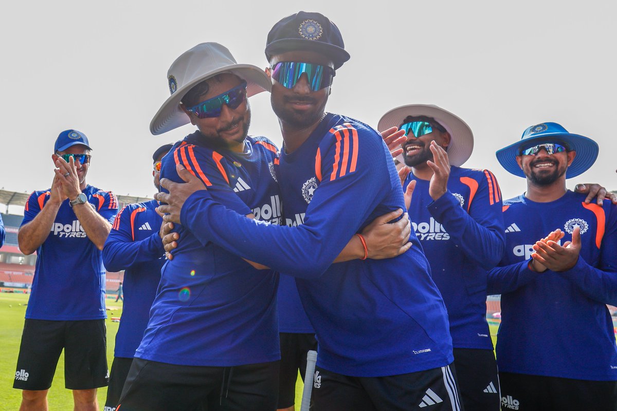 BCCI's tweet photo. The smile says it all ☺️🧢

Congratulations to debutant Manav Suthar as he receives his #TeamIndia Test cap from Kuldeep Yadav 🙌

Updates ▶️ https://t.co/Au50EfVM30

#INDvAFG | @IDFCFIRSTBank https://t.co/YRa3nUnYIY
