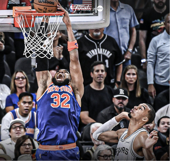 CaptureWilliams's tweet photo. @nyknicks KAT OWNS WEMBY!  GO KNICKS!! https://t.co/NMjHP5UV4a